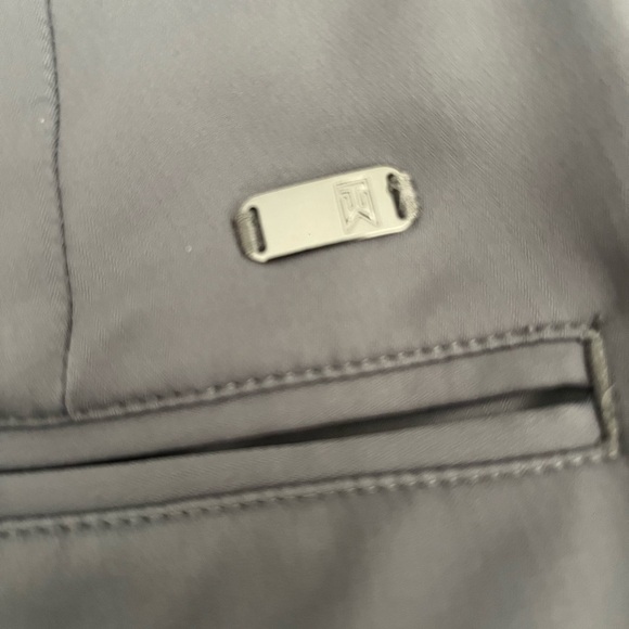 Men’s Gray Nike golf shorts Tiger Woods Collection size 32 - Picture 4 of 4